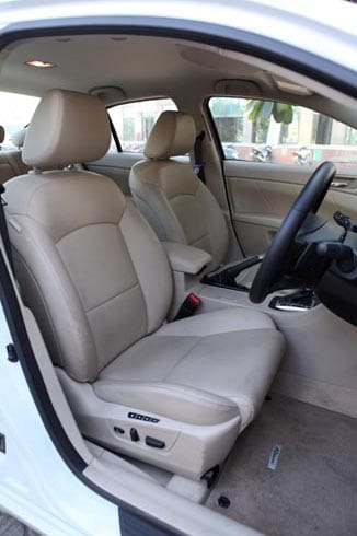 2011 Suzuki Kizashi - Image 1